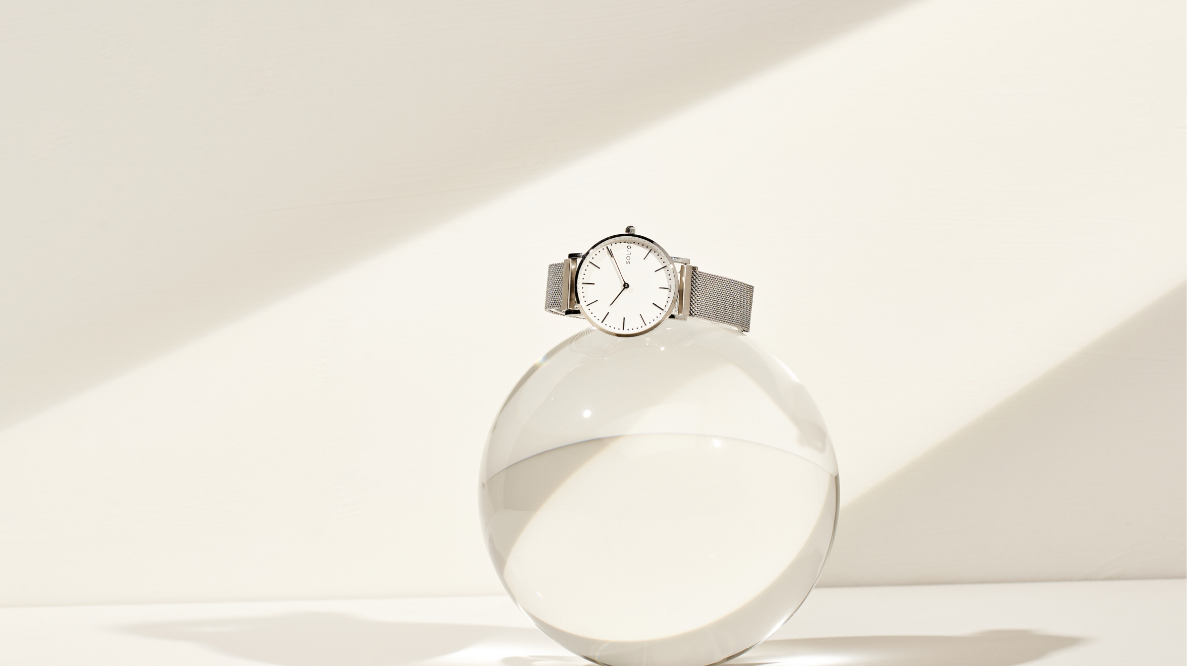 Solar watch with minimalist design