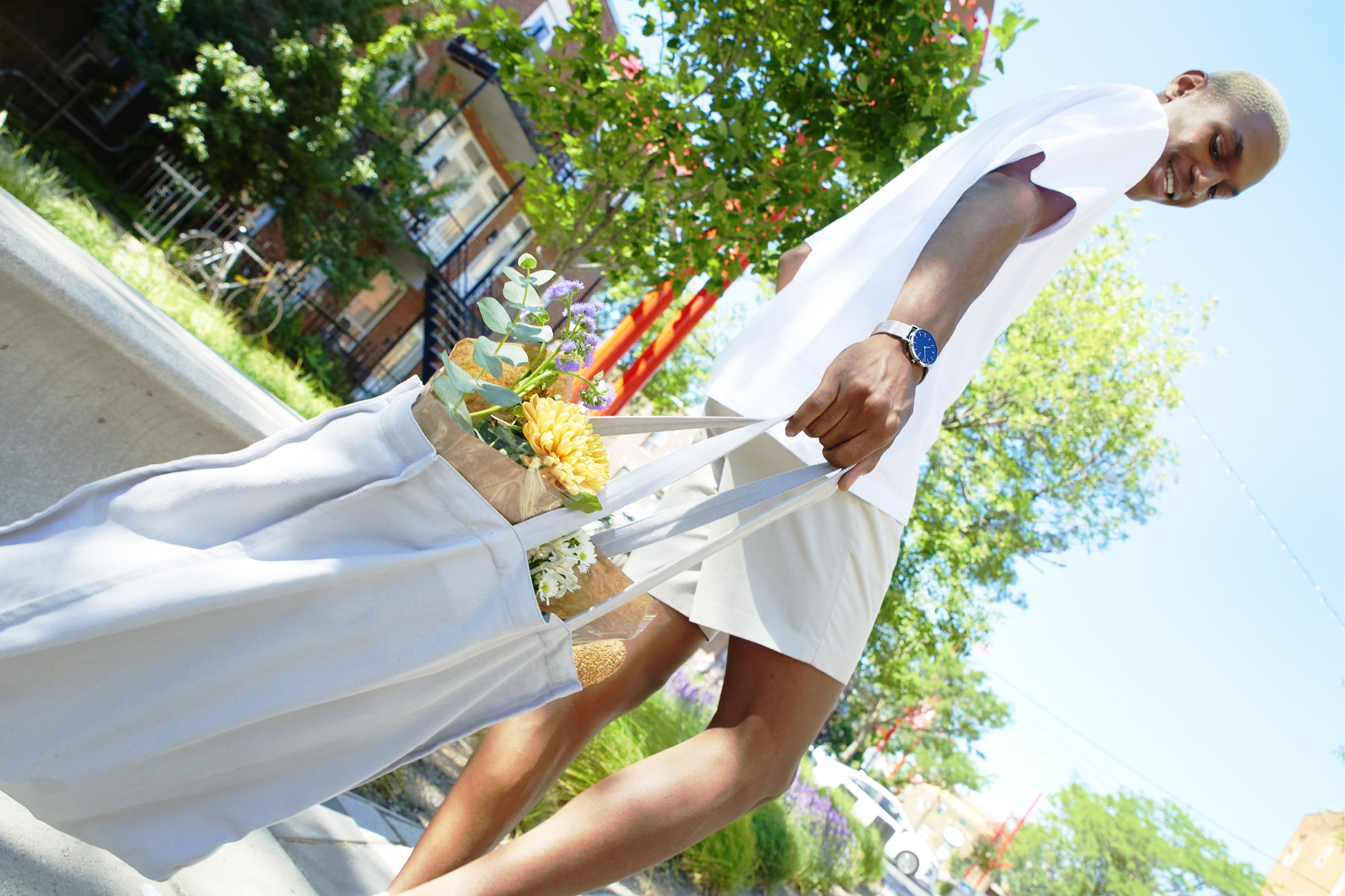 what hand should you wear your watch on?