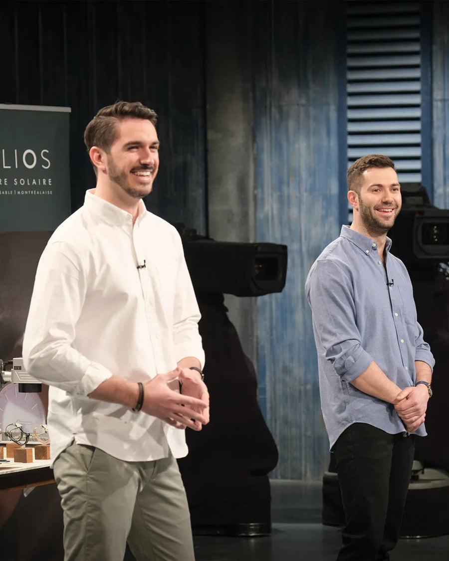 Solios founders, Sam and Alex, smiling while they are pitching Dragons at the TV pitch show Dans l'oeil du dragon in 2021.