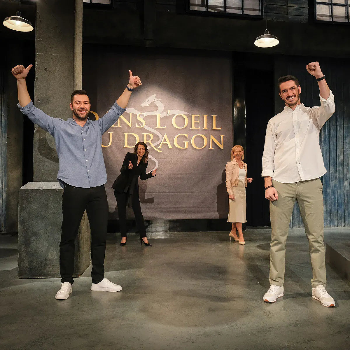 Solios founders celebrating on stage at the TV pitch show Dans l'œil du dragon, with Christiane Germain and Isabelle Chevalier who accepted the picth on television.