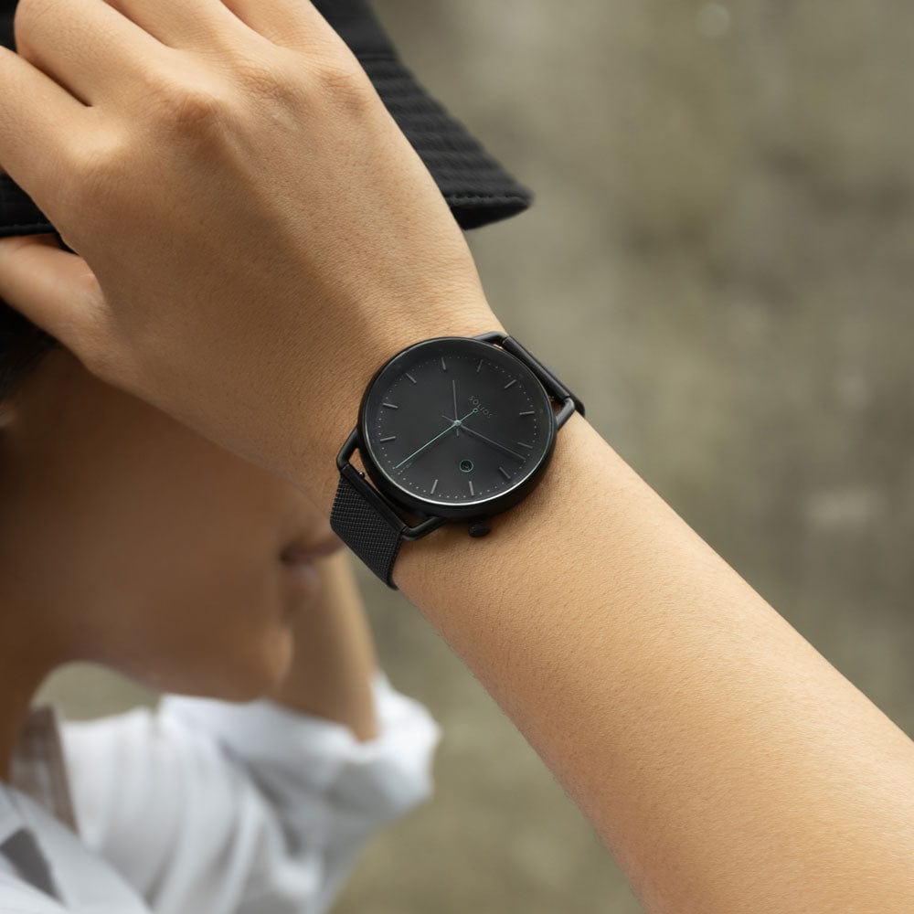 all-black-curve-with-black-